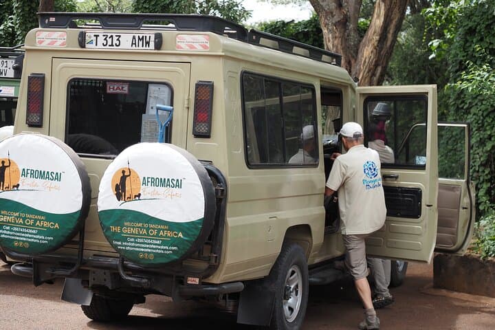 3-Day Private Lodge Safari to Lake Eyasi & Ngorongoro Crater — Hadzabe Cultural Visit photo 6
