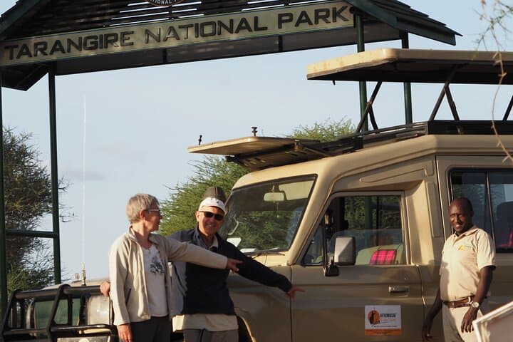 3-Day Private Lodge Safari to Lake Eyasi & Ngorongoro Crater — Hadzabe Cultural Visit photo 3