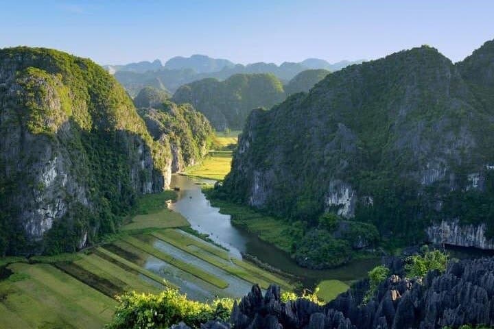 Explore Ninh Binh: 2-Day Tam Coc, Trang An & Mua Cave Adventure photo 6