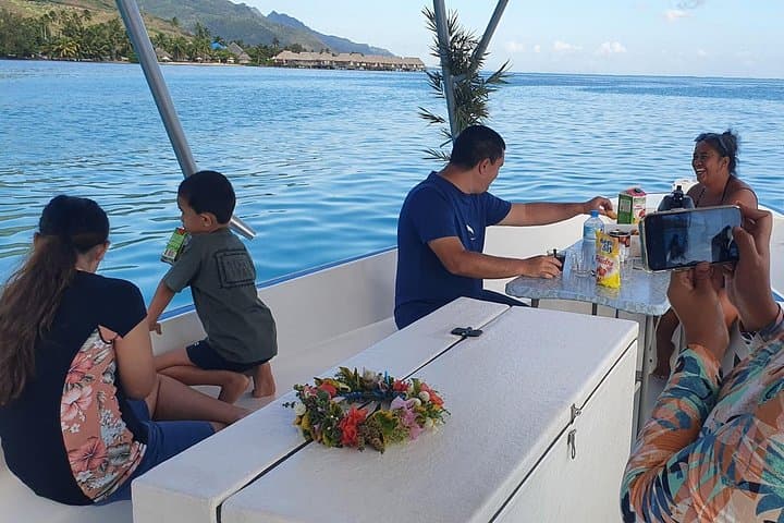 Moorea Lagoon Tour with Lunch — Snorkel Rays, Sharks & Tahitian Cuisine photo 3
