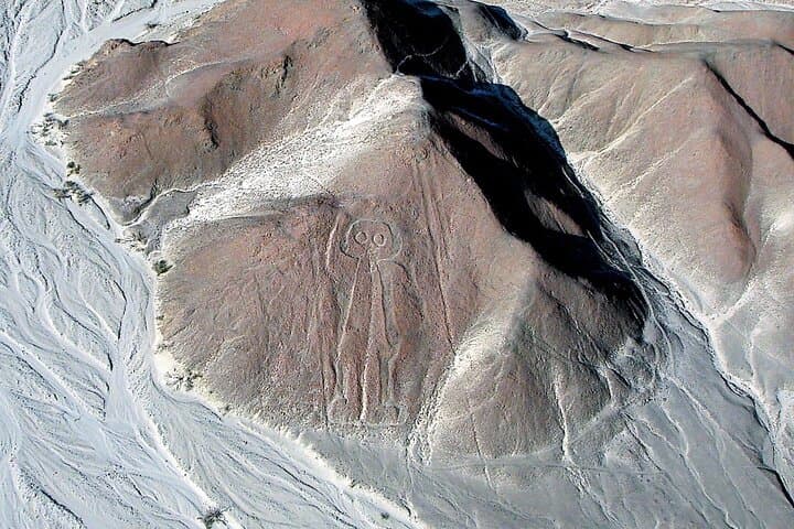Nazca Lines Flight from Pisco Airport: Full-Day Guided Aerial Tour photo 2