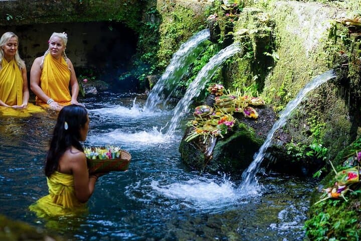 Meditate with a Shaman in Ubud: Balinese Water-Temple Cleansing & Readings photo 1