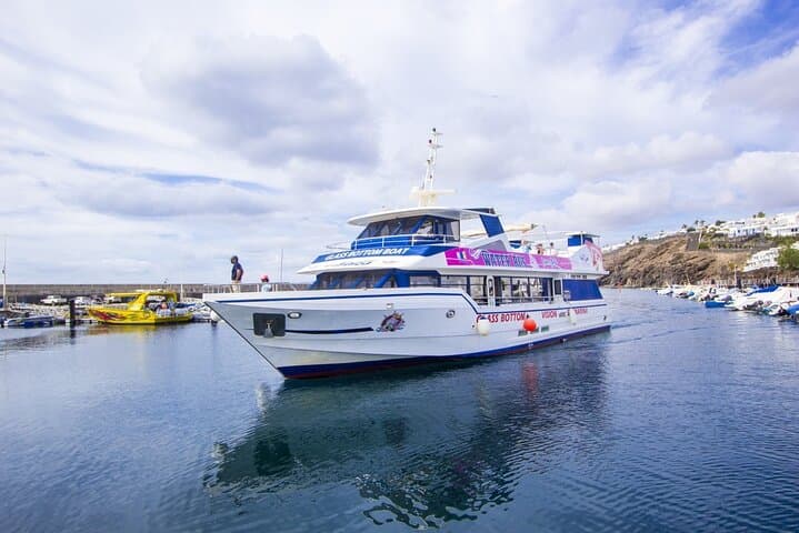 Lanzarote Water Taxi: Scenic Puerto del Carmen to Puerto Calero Crossing