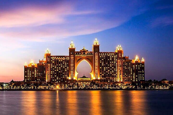 Dubai Night Tour: Fountain Lightshow, Burj Khalifa Photo Stop & Atlantis Dinner