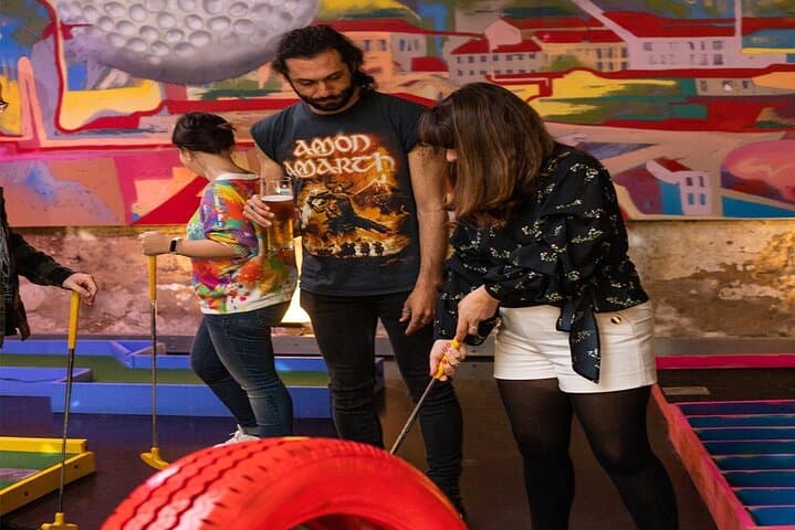 Lisbon Indoor Mini Golf: UV Neon 18‑Hole Course, Games & Bar
