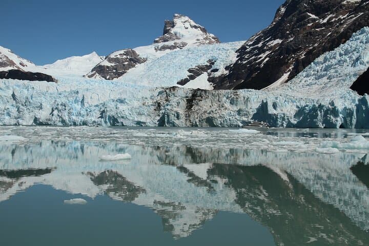Full-Day Catamaran to Upsala & Spegazzini Glaciers from Punta Bandera photo 3