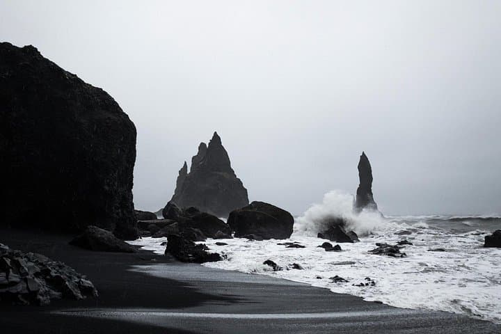 South Coast and Reynisfjara Black Sand Beach Tour — Seljalandsfoss & Skógafoss photo 3