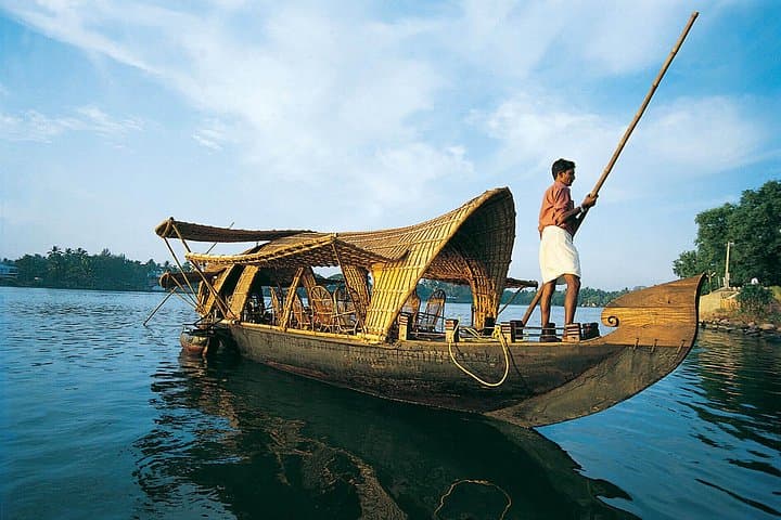 Kerala Honeymoon: 6-Day Houseboat, Munnar & Thekkady Escape photo 2