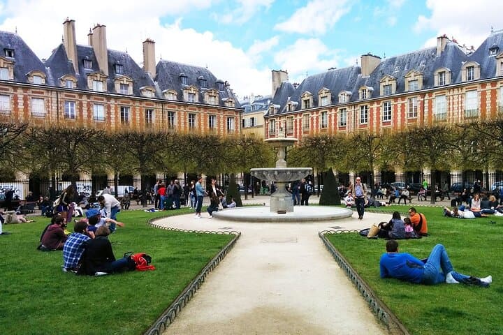 8-Hour Paris Private Tour — Montmartre, Le Marais & Crazy Horse Experience photo 2