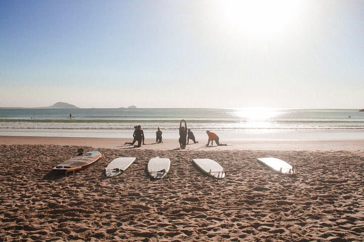 90-Min Surf Lesson in Florianópolis — Small Classes with Pro Instructors