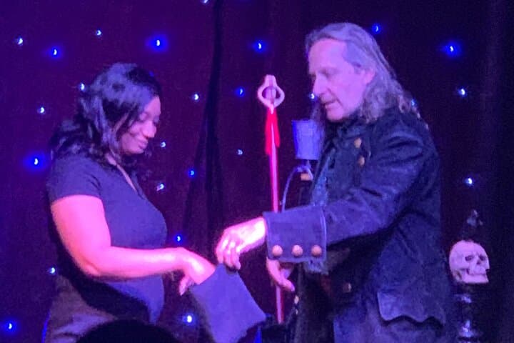 Magic Up Close: Intimate Las Vegas Magic Theater Experience photo 6