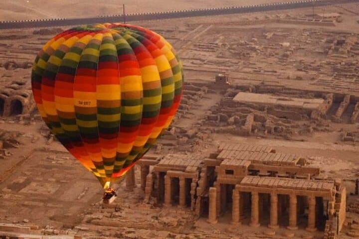 Luxor Overnight from Hurghada: Sunrise Hot Air Balloon & Temples Tour