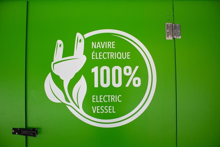 Rideau Canal Cruise: 90-Minute Electric Boat Tour of Ottawa photo 4