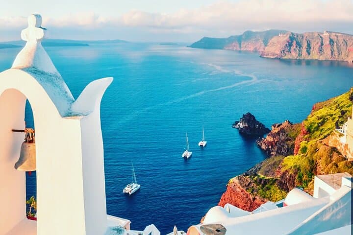 Full-Day Santorini Sightseeing Tour: Oia, Fira, Red Beach & Akrotiri photo 1