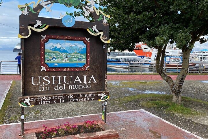 Ushuaia and El Calafate: Beagle Channel, Tierra del Fuego, Perito Moreno & Estancia Dinner photo 5