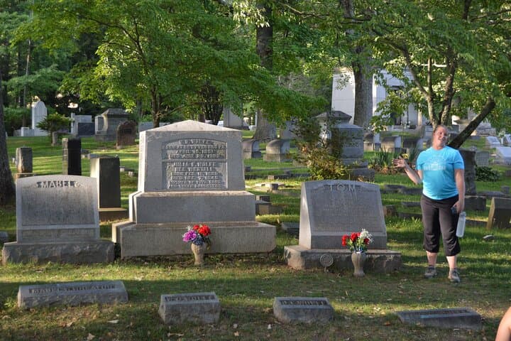 Asheville Ghost Tour: Riverside Cemetery & Montford Neighborhood Night Walk