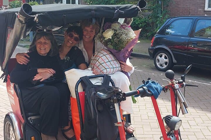 Amsterdam Rickshaw Tour: 60-Minute Private Biketaxi Experience photo 2