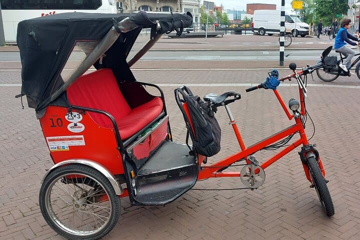 Amsterdam Rickshaw Tour: 60-Minute Private Biketaxi Experience