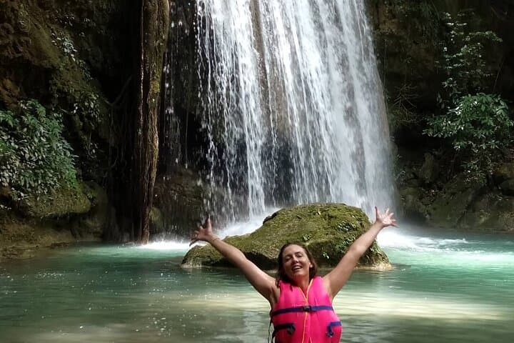Bangkok to Erawan & Damnoen Saduak: Private Day Tour to Floating Market, River Kwai and 7‑Tier Falls photo 2