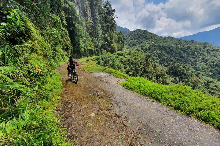 Death Road Full-Suspension Bike Tour From La Paz — 64km Downhill Adventure photo 2