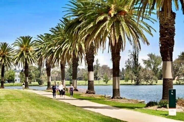Experience Melbourne's Highlights: A Personalized City Tour photo 5
