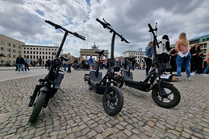 Berlin by E-Scooter: 2-Hour City Highlights Tour photo 4