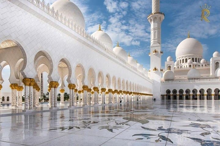 Abu Dhabi City Tour Exclusive: Sheikh Zayed, Louvre & Yas Island in One Day
