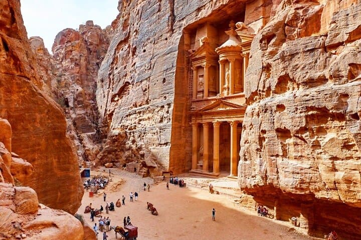 Private Petra Day Tour from Aqaba Port: Visit the Treasury, Royal Tombs & Qasr Al-Bint