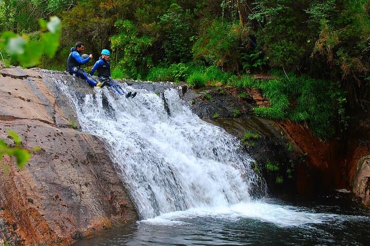 Canyoning on the Varziela River: Beginner-Friendly Gorge Adventure in Peneda-Gerês photo 2