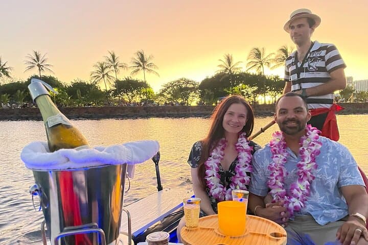 Starlight Waikiki Gondola Cruise: Private Evening Moonlight Tour