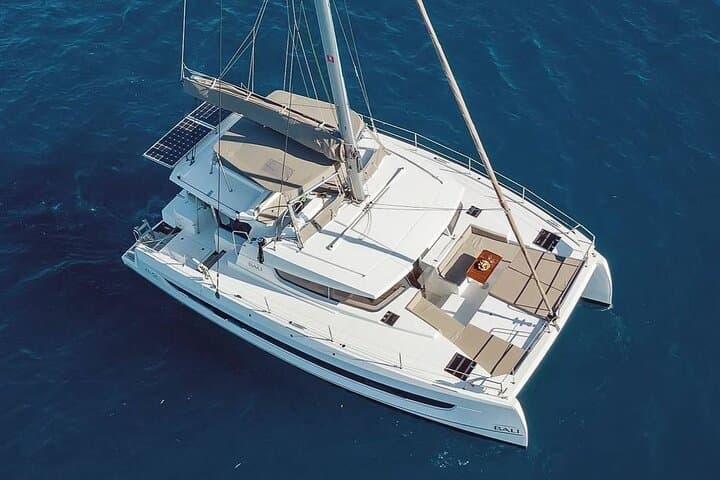 Catamaran Tour to Kleftiko & Poliegos: Milos Round-Trip with Open Bar