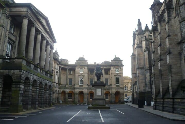 Self-Guided Royal Mile Walk: Edinburgh Old Town Private Audio Tour photo 6