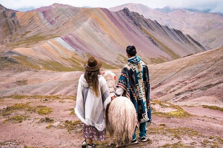 Private Palccoyo Rainbow Hike: Skip the Crowds and Walk with Llamas