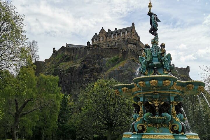 Self-Guided Royal Mile Walk: Edinburgh Old Town Private Audio Tour