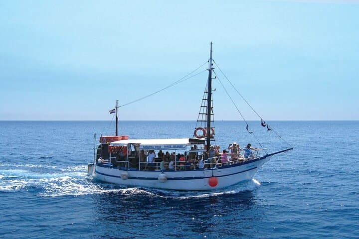 Elaphite Islands Blue Cave Cruise with Captain's House Lunch photo 2