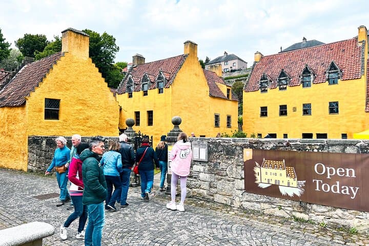 Outlander 1-Day Experience: Lallybroch, Culross & Linlithgow from Edinburgh photo 2