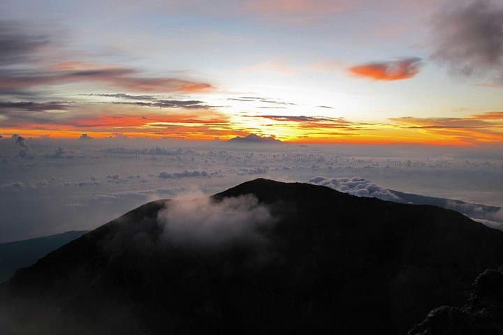 Mount Agung Sunrise Trek: Besakih and Pasar Agung Routes for Serious Trekkers photo 5