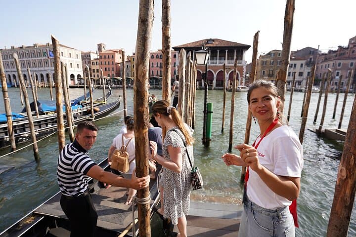 Venice Like a Local: Cicchetti, Wine & Traghetto Tasting Tour photo 2