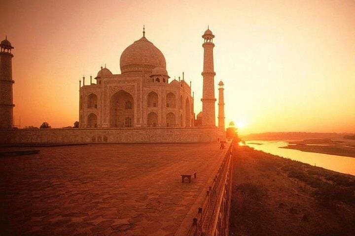 Taj Mahal and Wildlife SOS Agra Day Trip from Delhi — Private Tour photo 1