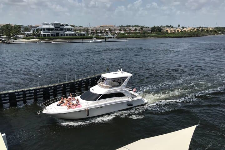 Private Yacht Charter Palm Beach: 4-Hour Sea Ray Cruise to Peanut Island