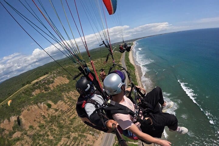 Montañita Paragliding: Tandem Coastal Flights from Libertador Bolívar, Ecuador