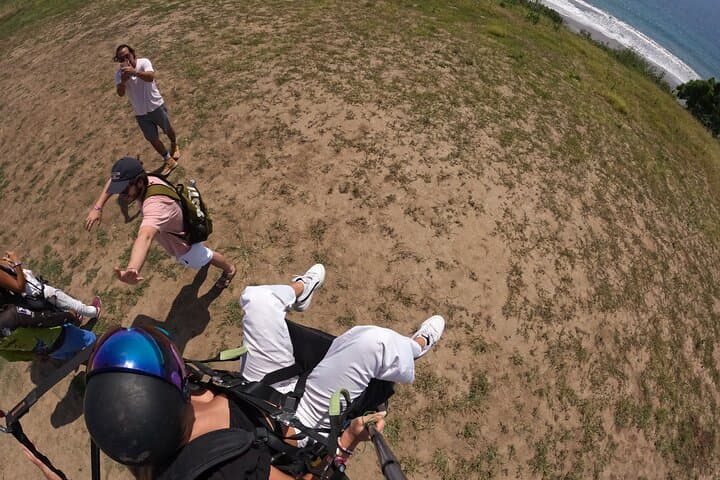 Montañita Paragliding: Tandem Coastal Flights from Libertador Bolívar, Ecuador photo 4