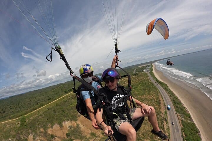 Montañita Paragliding: Tandem Coastal Flights from Libertador Bolívar, Ecuador photo 5