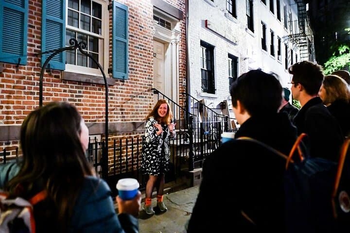 Savannah Ghost Walking Tour: Haunted Squares, Mansions & Graveyards photo 4