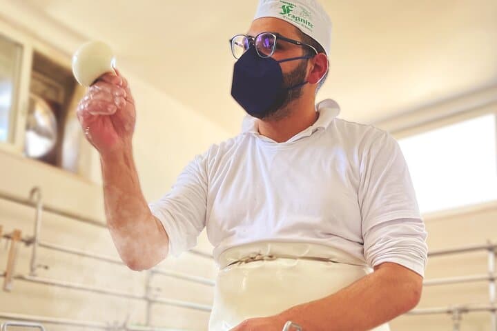 Masseria Fragnite Mozzarella Experience: Cheese Tour & Tastings in Puglia