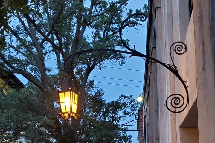 evening-charleston-walking-tour-pirates-patriots-prohibition