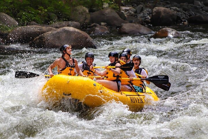 Upper Pigeon River Rafting: 2-Hour Class III–IV Trip in the Smoky Mountains
