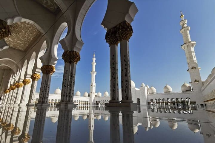 Abu Dhabi Day Trip from Dubai: Sheikh Zayed Mosque & Warner Bros. World Guide photo 6