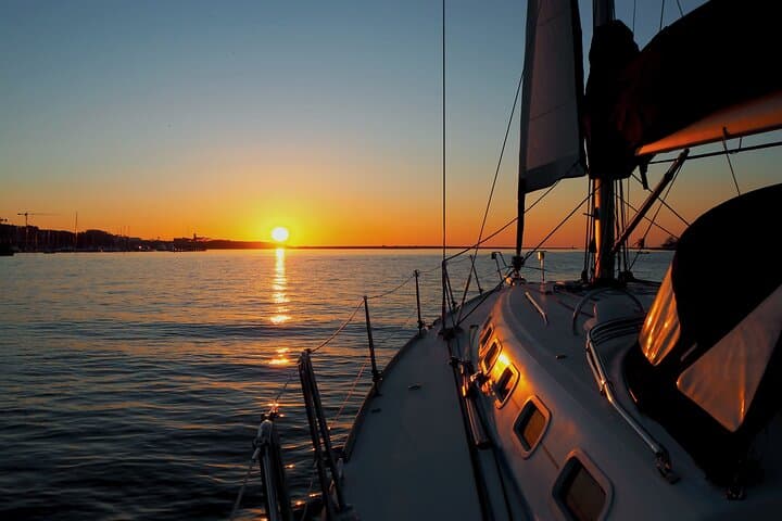 Sunset Sail on the Douro River: 2-Hour Porto Sailboat Experience