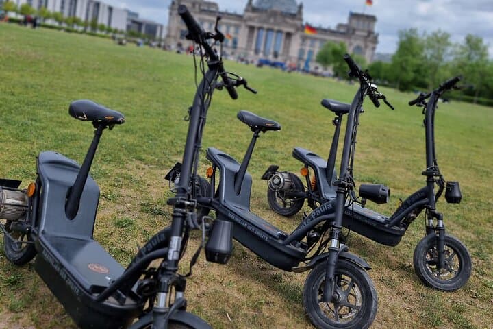 Berlin Scrooser E-Scooter Sightseeing: 2-Hour Guided City Tour